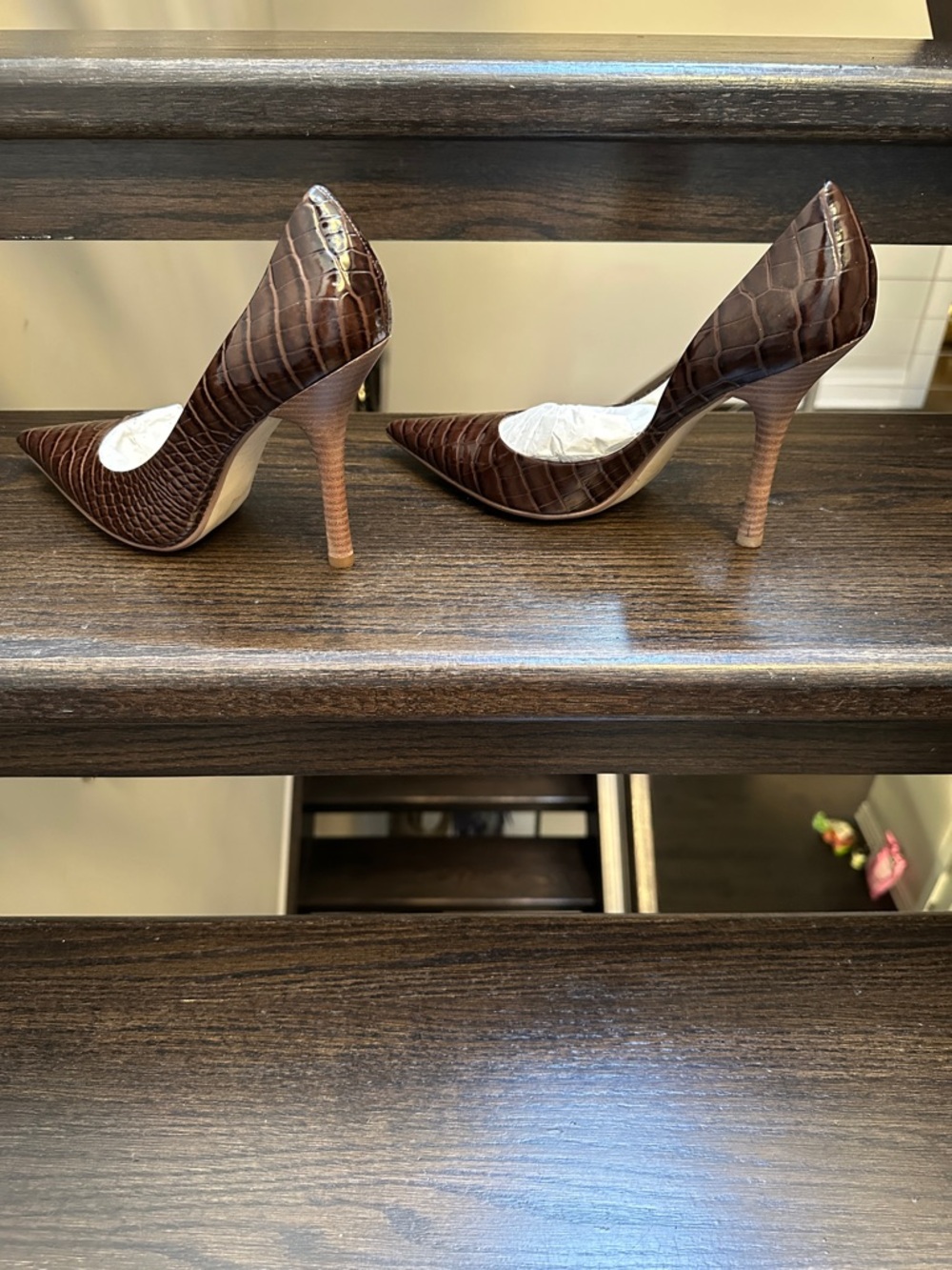 Guess Brown Croc-Embossed Pointed Stiletto Pumps